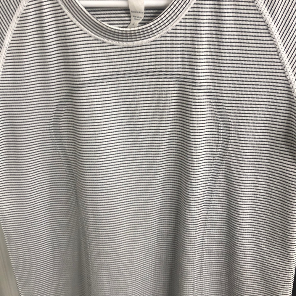 Lulu lemon workout shirt